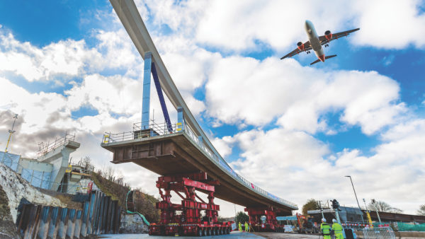 The Gateway Bridge being installed by the Volker Fitzpatrick-Kier JV last year on the Luton DART project (photo: Shaun Armstrong) - for IFC story