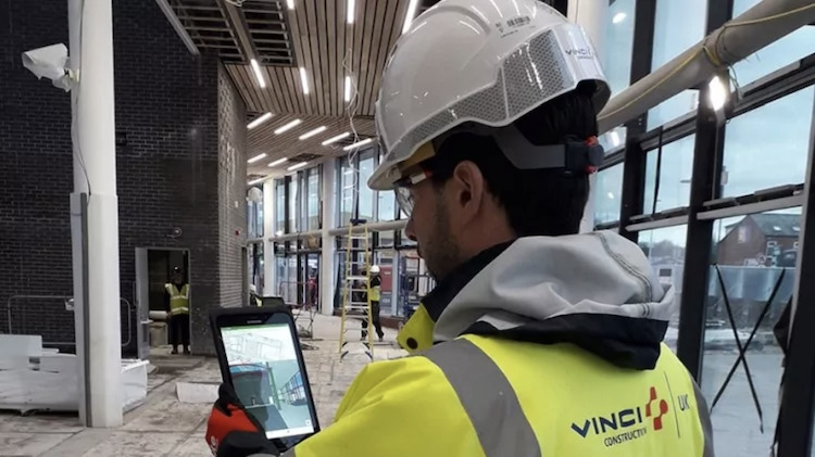 Vinci Building staff using Dalux viewer