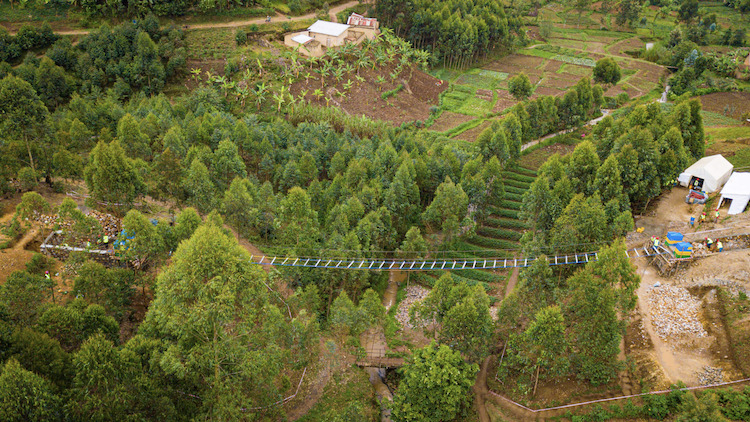 
               A trailbridge built in Cyabami, northern Rwanda, using the bridge visualisation tool
              